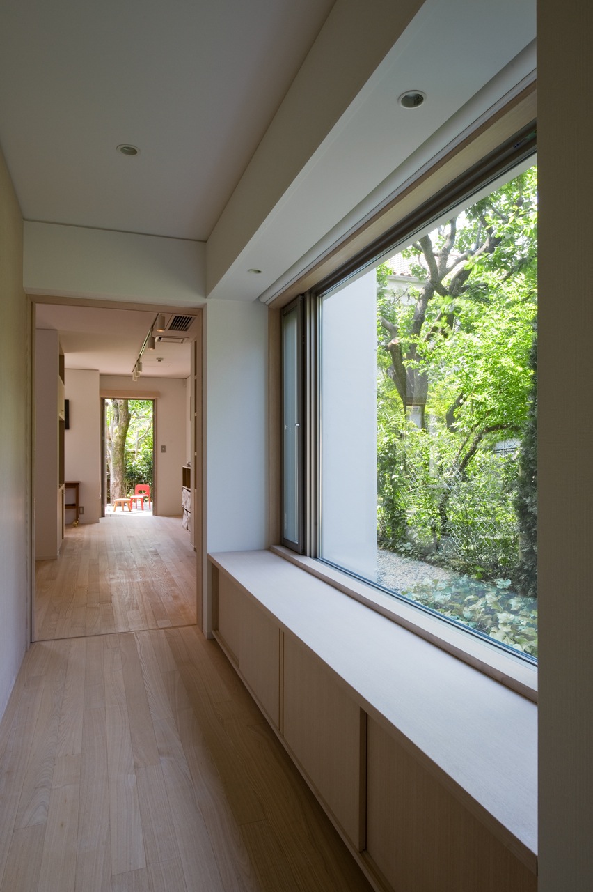  Second floor corridor towards family room	 