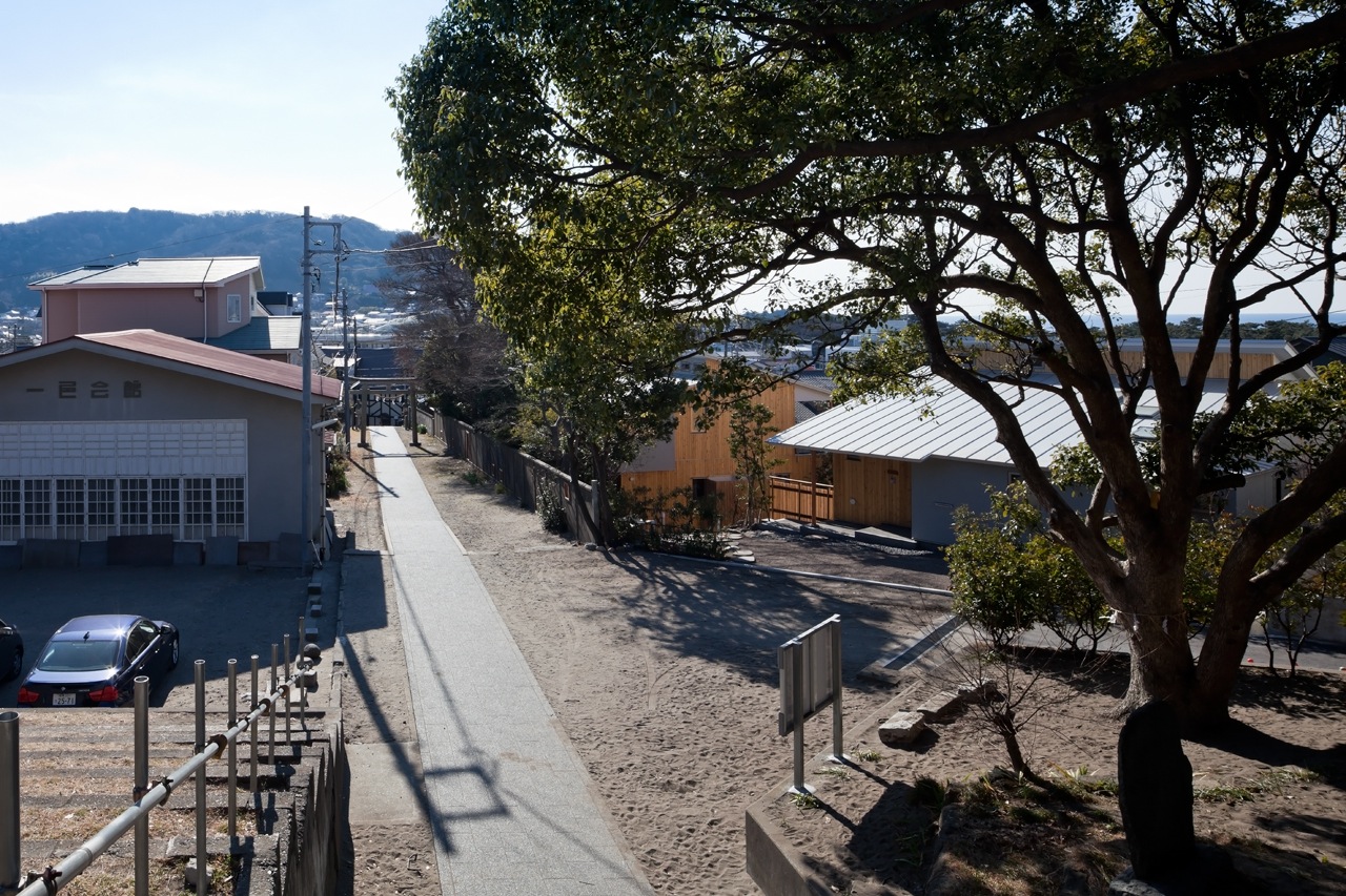  View from the top of the Moriyama shrine and the pedestrian street 