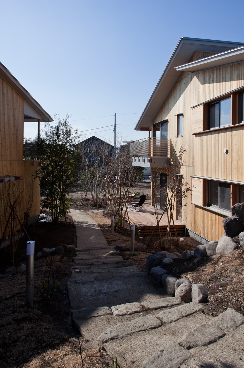  Stair from the level of the Moriyama shrine towards the internal pedestrian path 