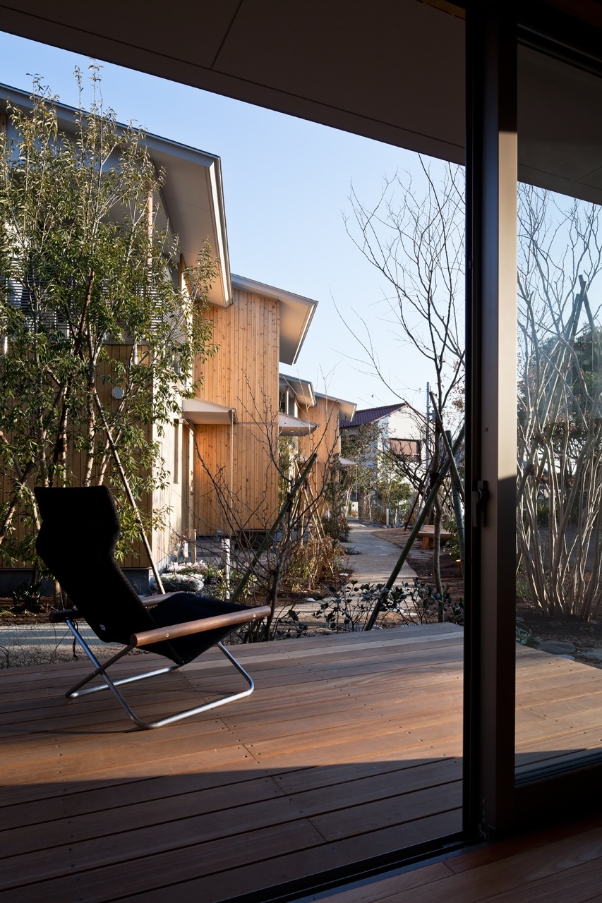  View from the 1st floor of house A towards the pedestrian path 