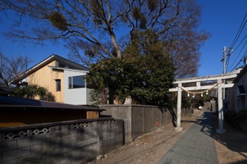  View from the pedestrian street towards the Moriyama shrine 