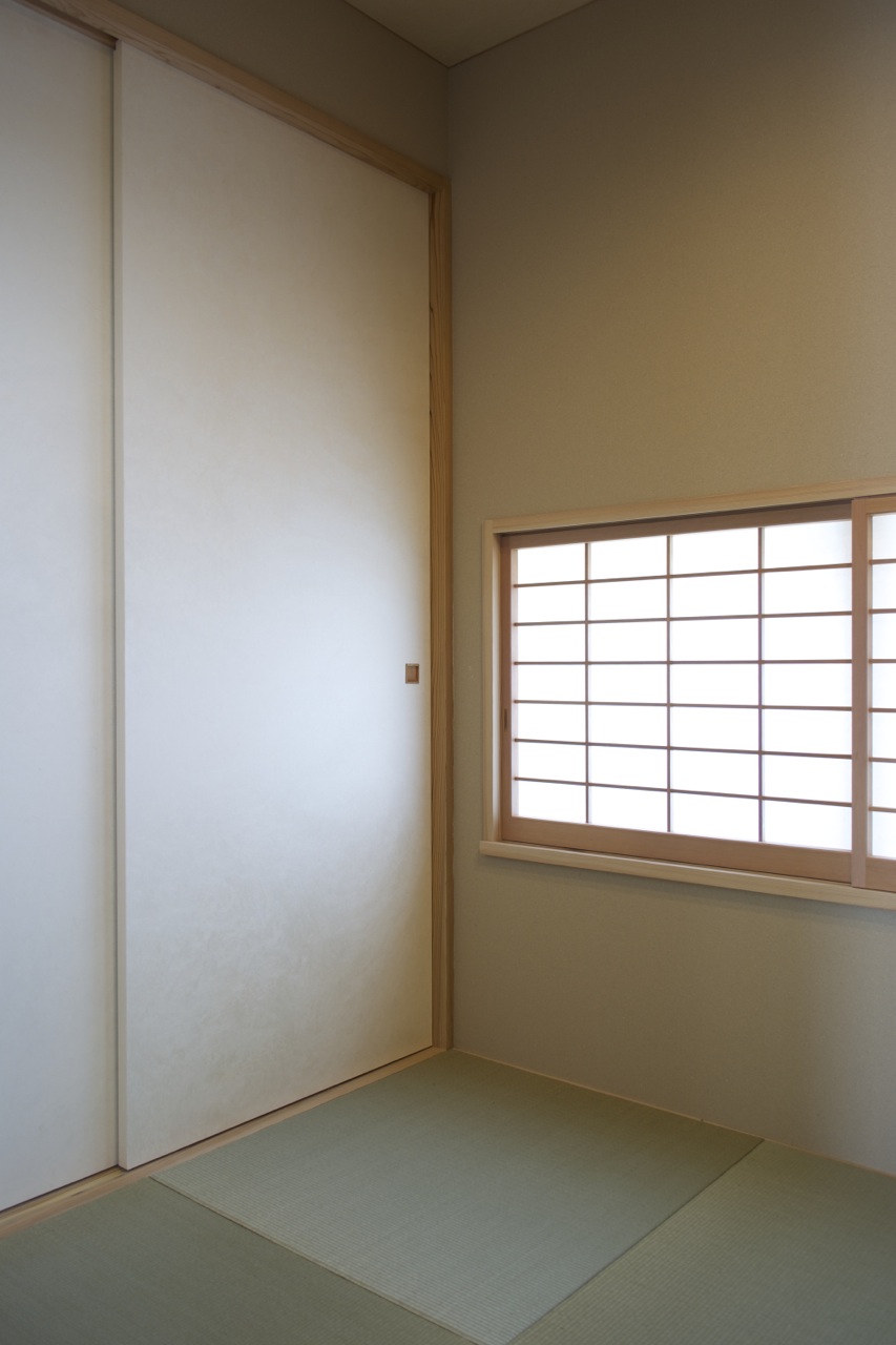  Japanese room with screen closed. 