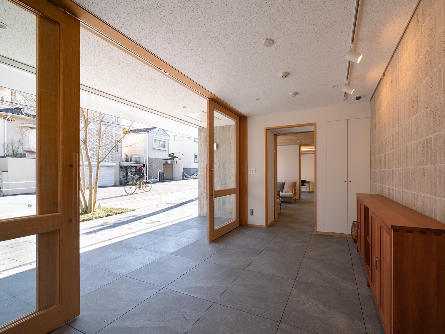  Entrance lobby and lounge 