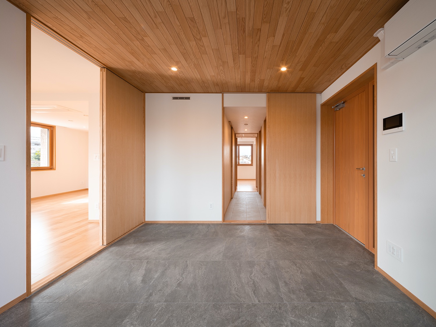  Den towards service corridor and living room 