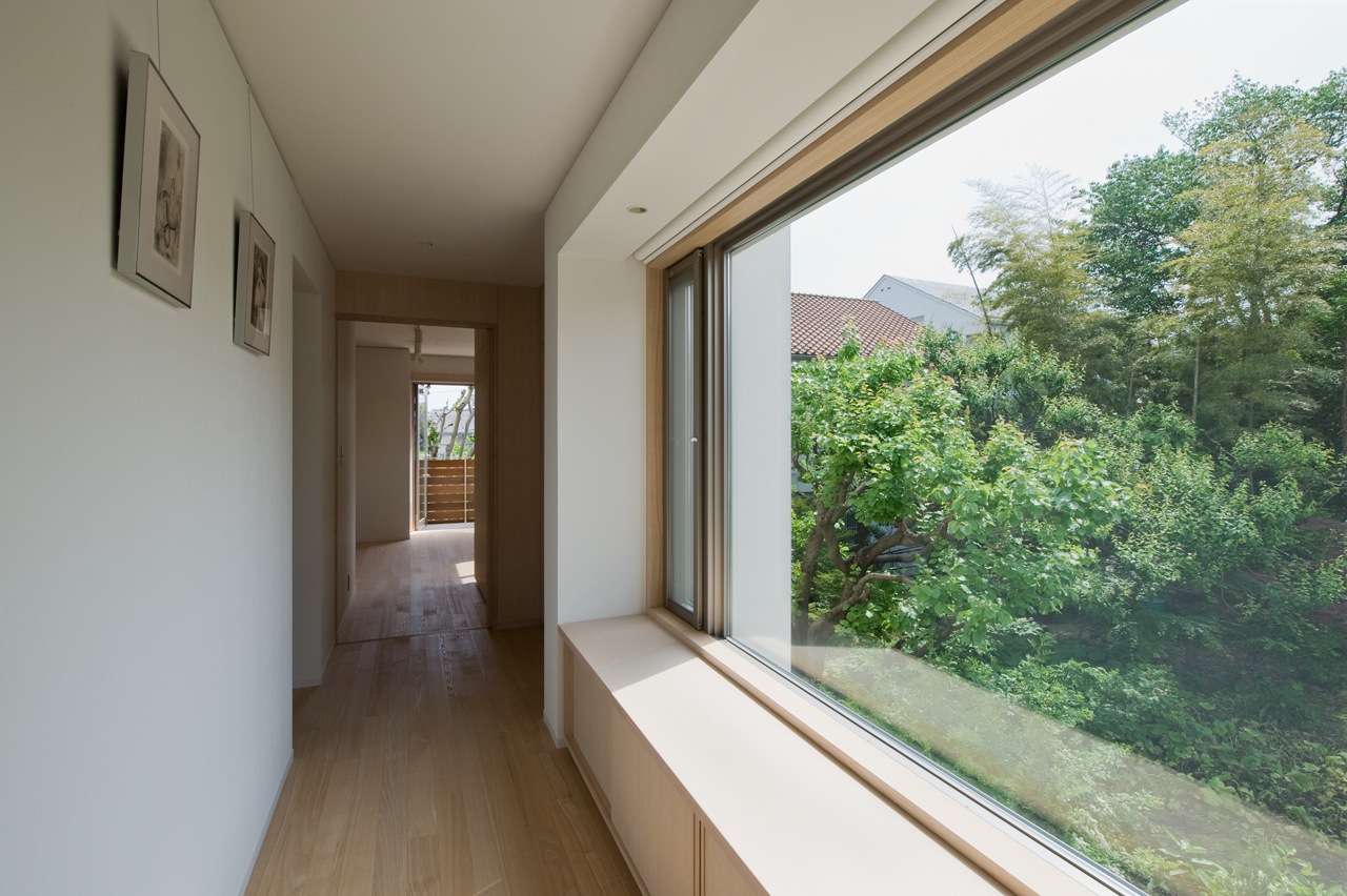  Second floor corridor towards family room	 