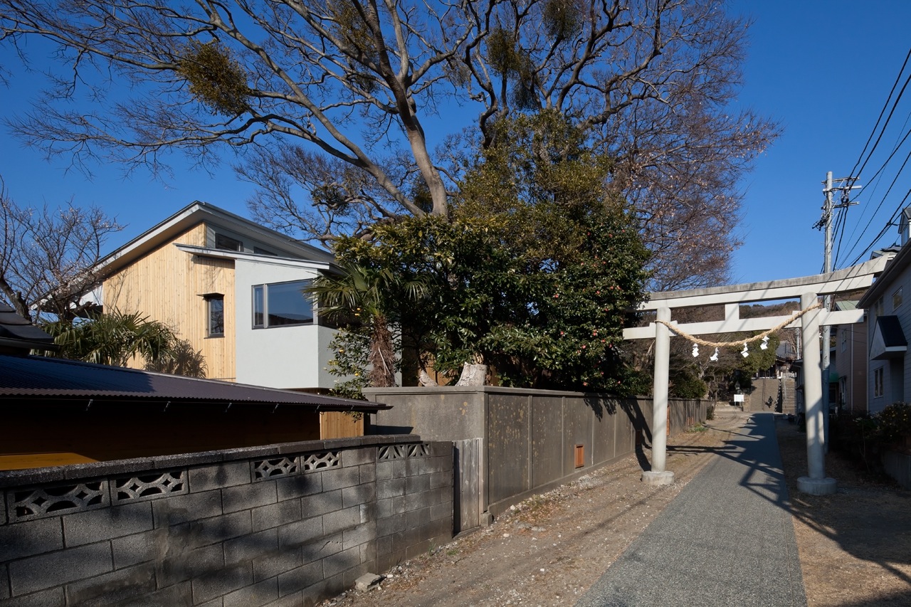  View from the pedestrian street towards the Moriyama shrine 