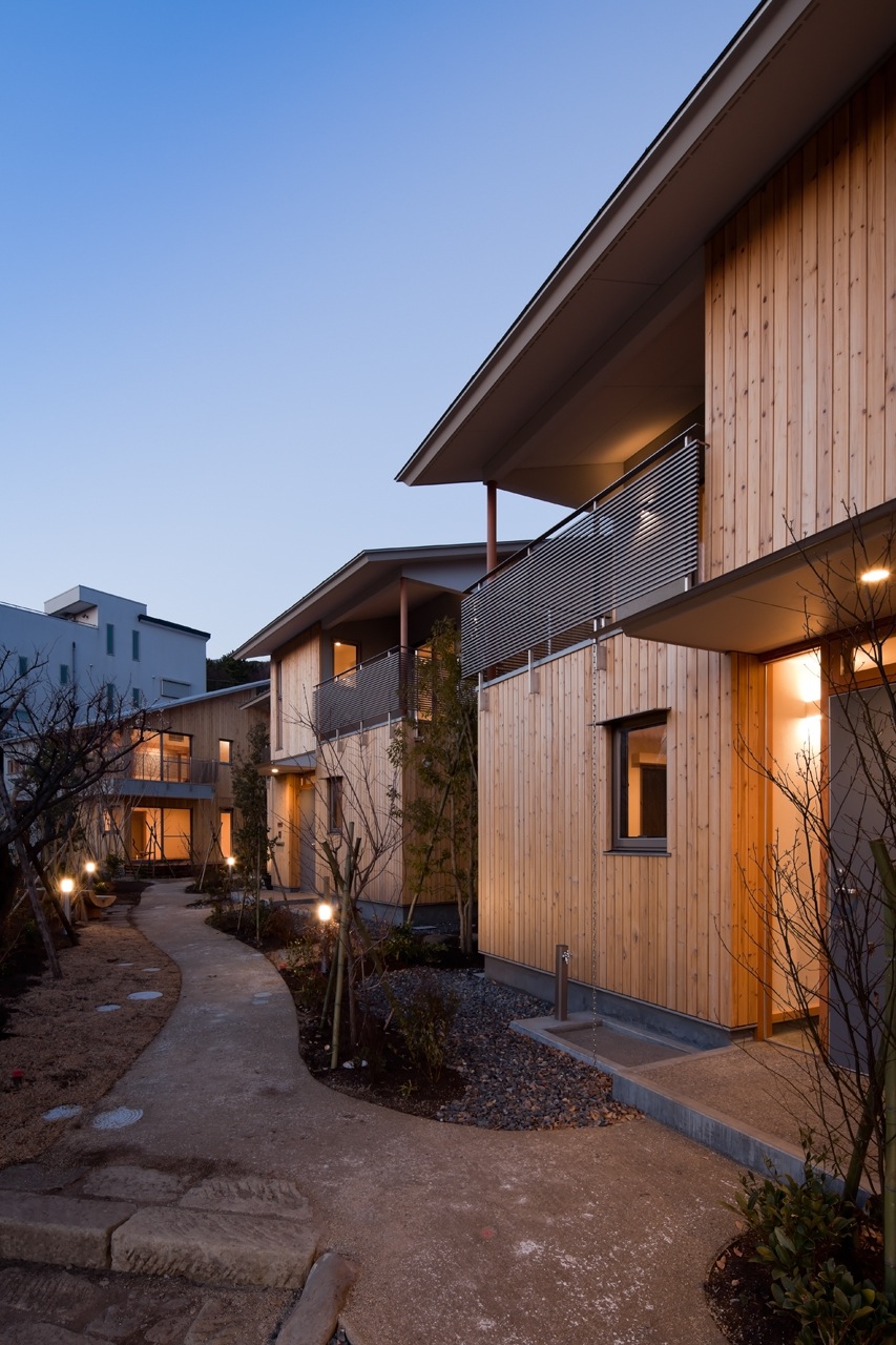  View towards house A from the entrance of the pedestrian path 